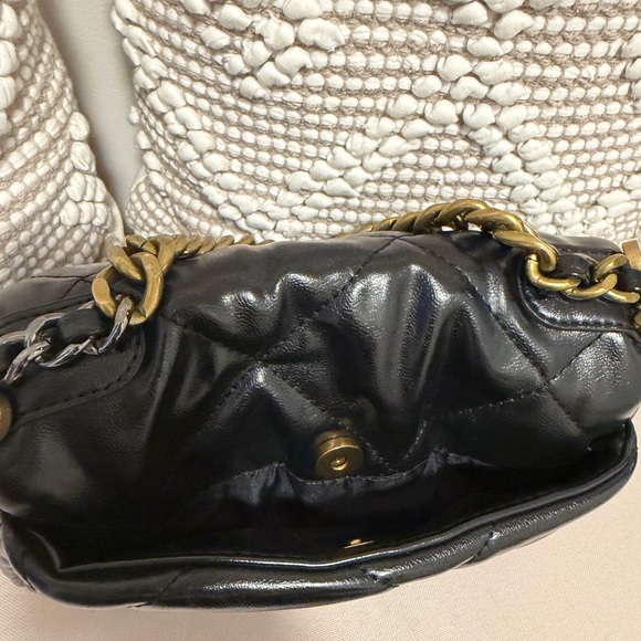 Steve Madden Black Quilted Bag with Gold Chain - Picture 6 of 8